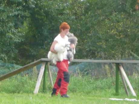 1. Speciální cviky - přenesení cizí osobou.